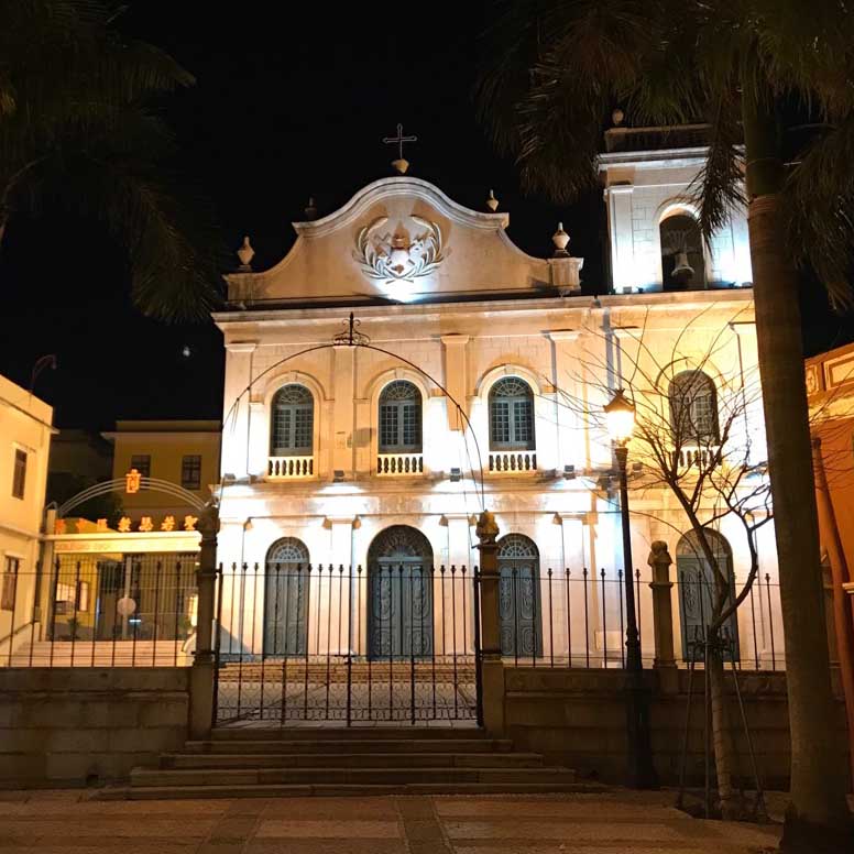 Igreja de São Lázaro, Cenário noite